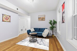 Smart TV - Spacious 2BR,  Minutes to NYC, Sofa Bed ,Fast Wifi (JERSEY CITY)
