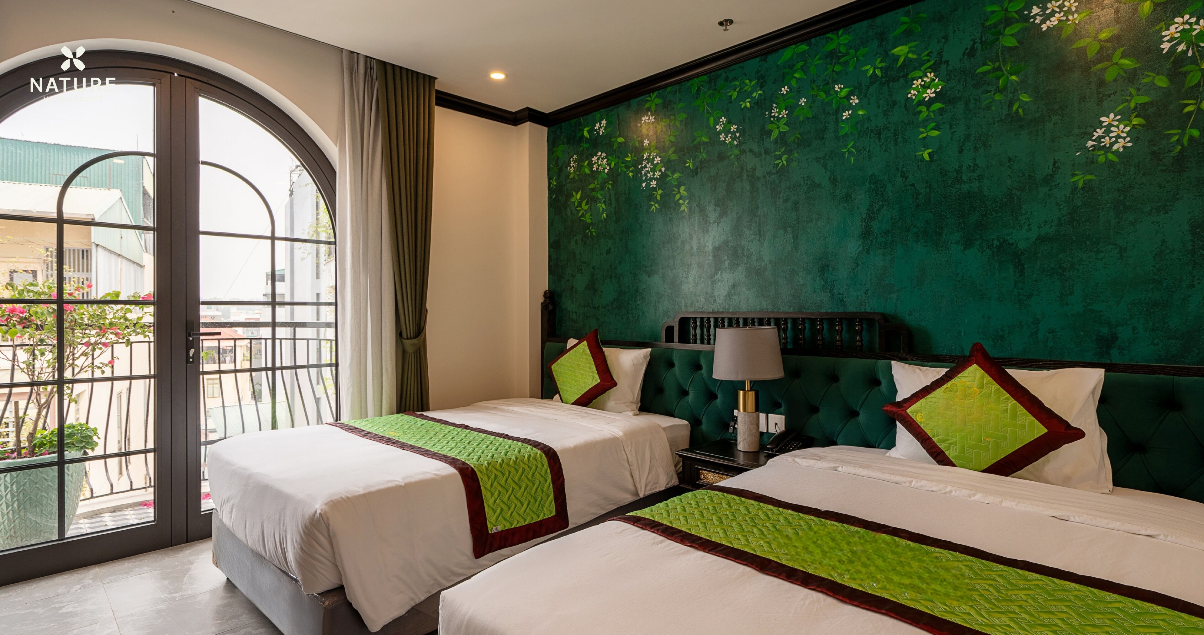 Executive-Doppel- oder -Zweibettzimmer, Balkon | Zimmersafe, schallisolierte Zimmer, Bügeleisen/Bügelbrett