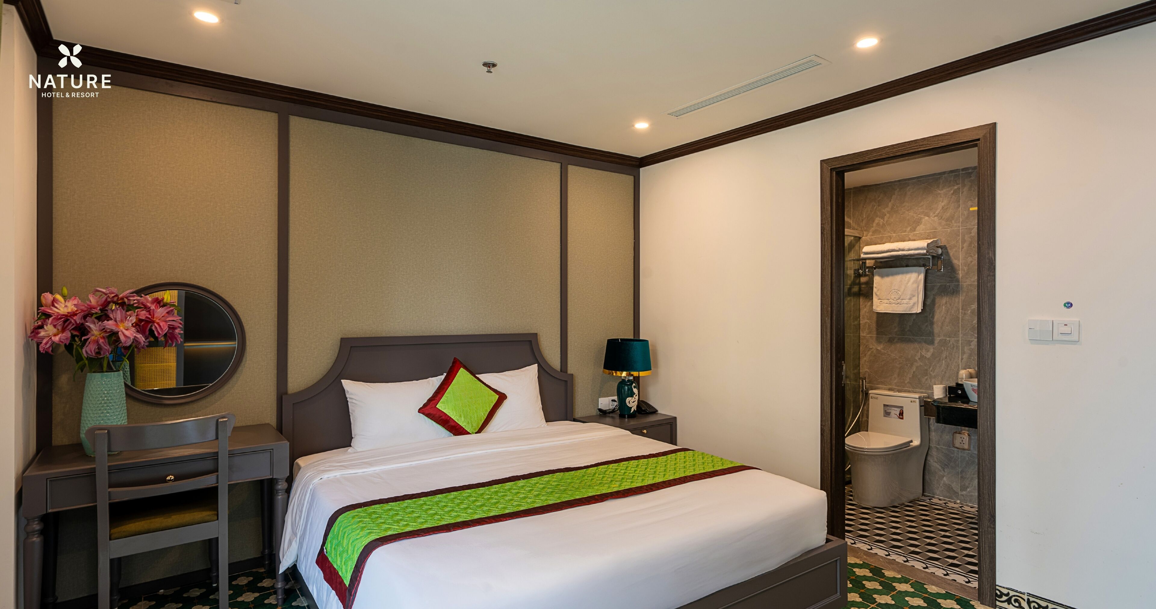 Ropa de cama hipoalergénica y artículos del minibar gratis 