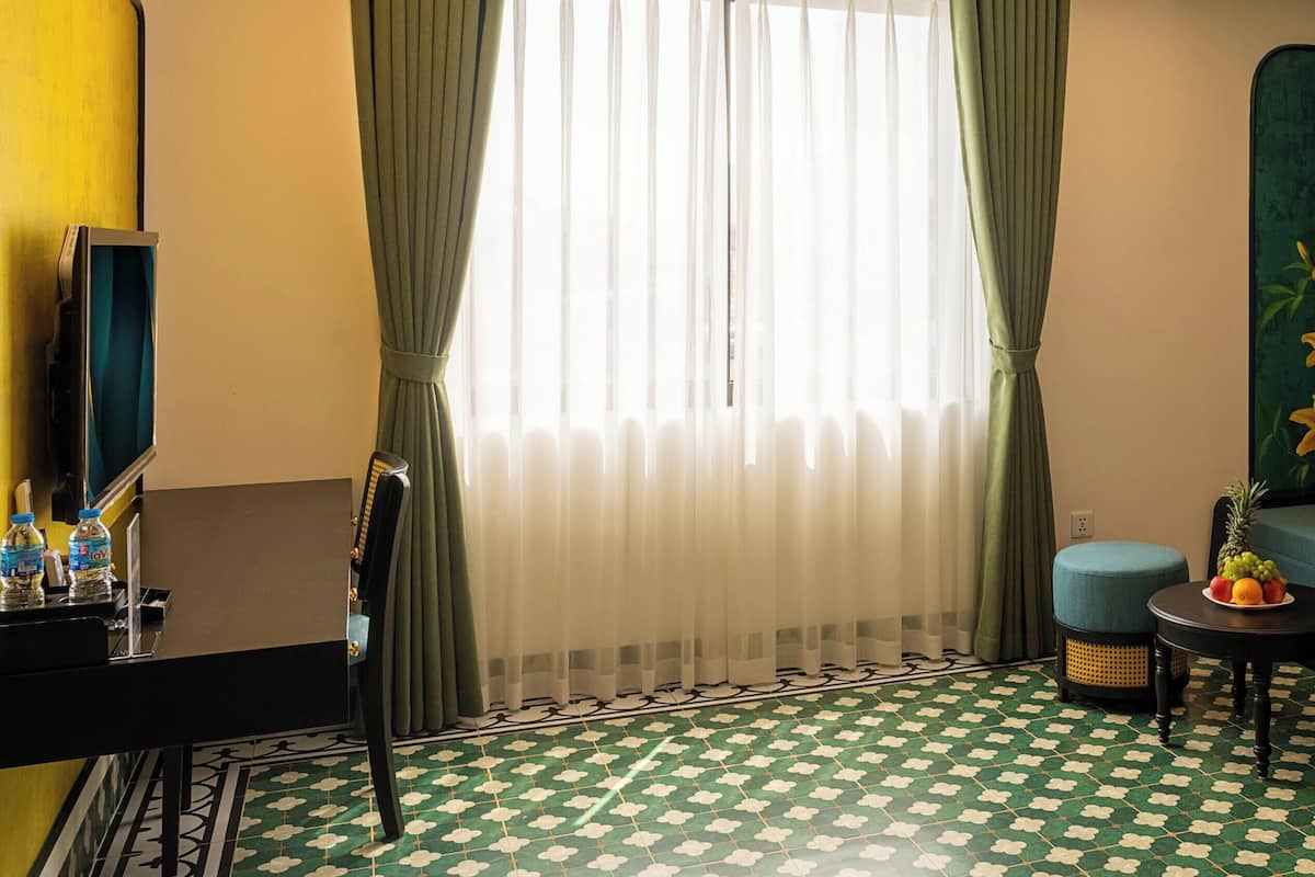 Habitación Premier, 1 habitación, vistas a la ciudad | Ropa de cama hipoalergénica y minibar (con algunos artículos gratuitos)