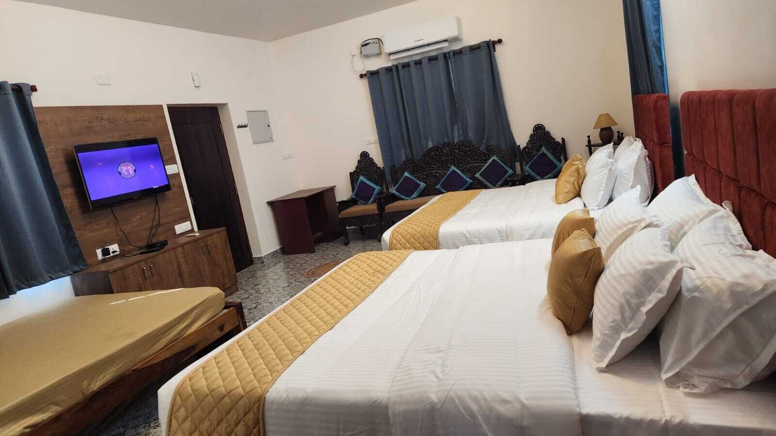 Habitación familiar, vista a la alberca | Cortinas blackout, tabla de planchar con plancha y wifi gratis 