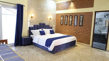 Luxury Triple Room, Patio, Courtyard View | Blackout curtains, iron/ironing board, free WiFi, bed sheets