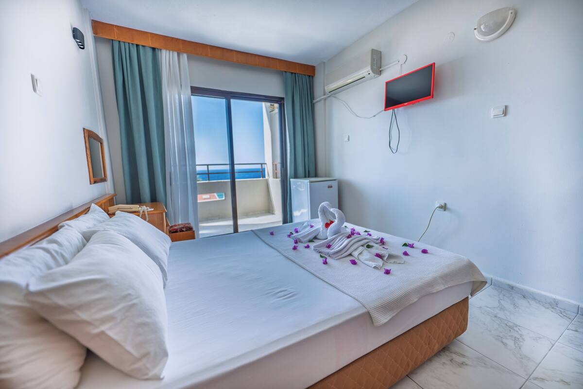 Standard Double or Twin Room, Balcony, Sea View | Free WiFi