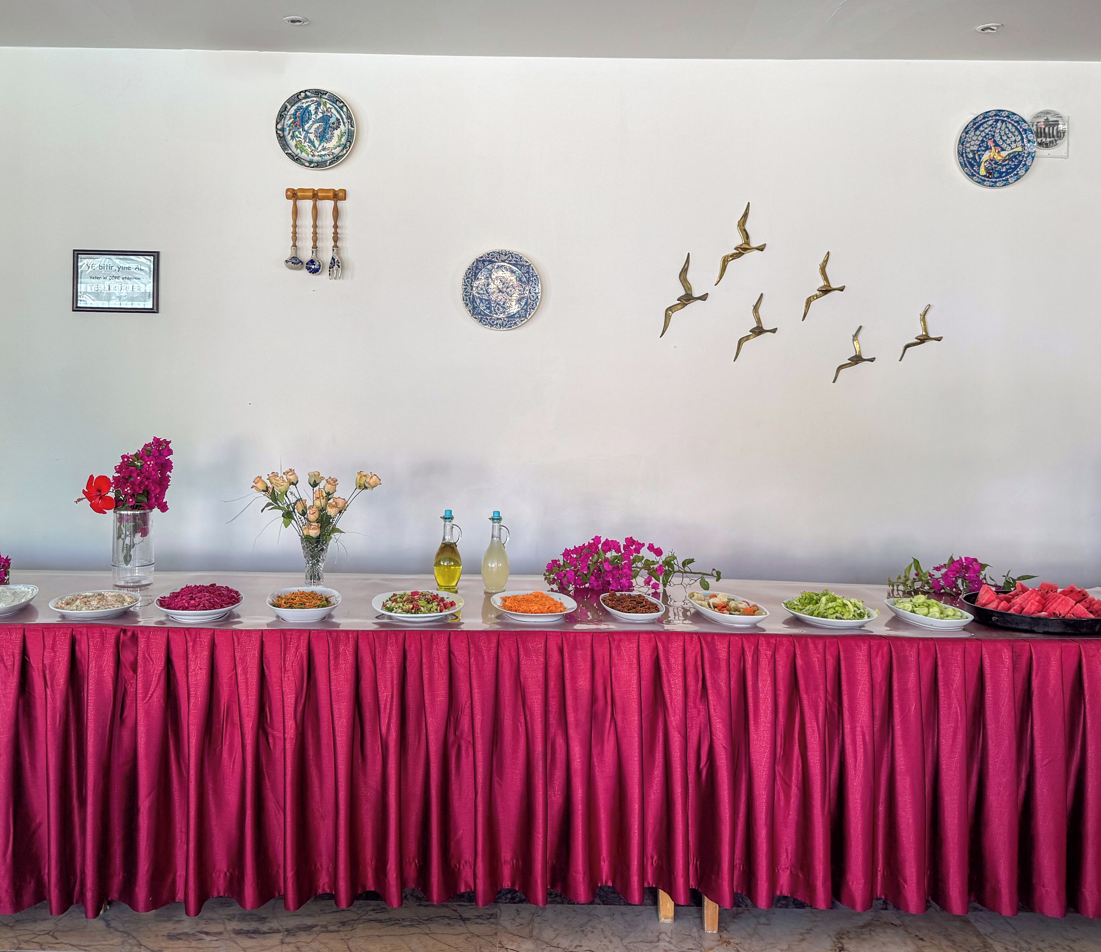 Petit déjeuner et déjeuner servis sur place, spécialités Cuisine turque