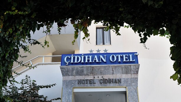 The entrance to the CIDIHAN OTEL with a marble facade, a signboard, and a staircase leading to the entrance. - Çidihan Hotel (Kuşadası)