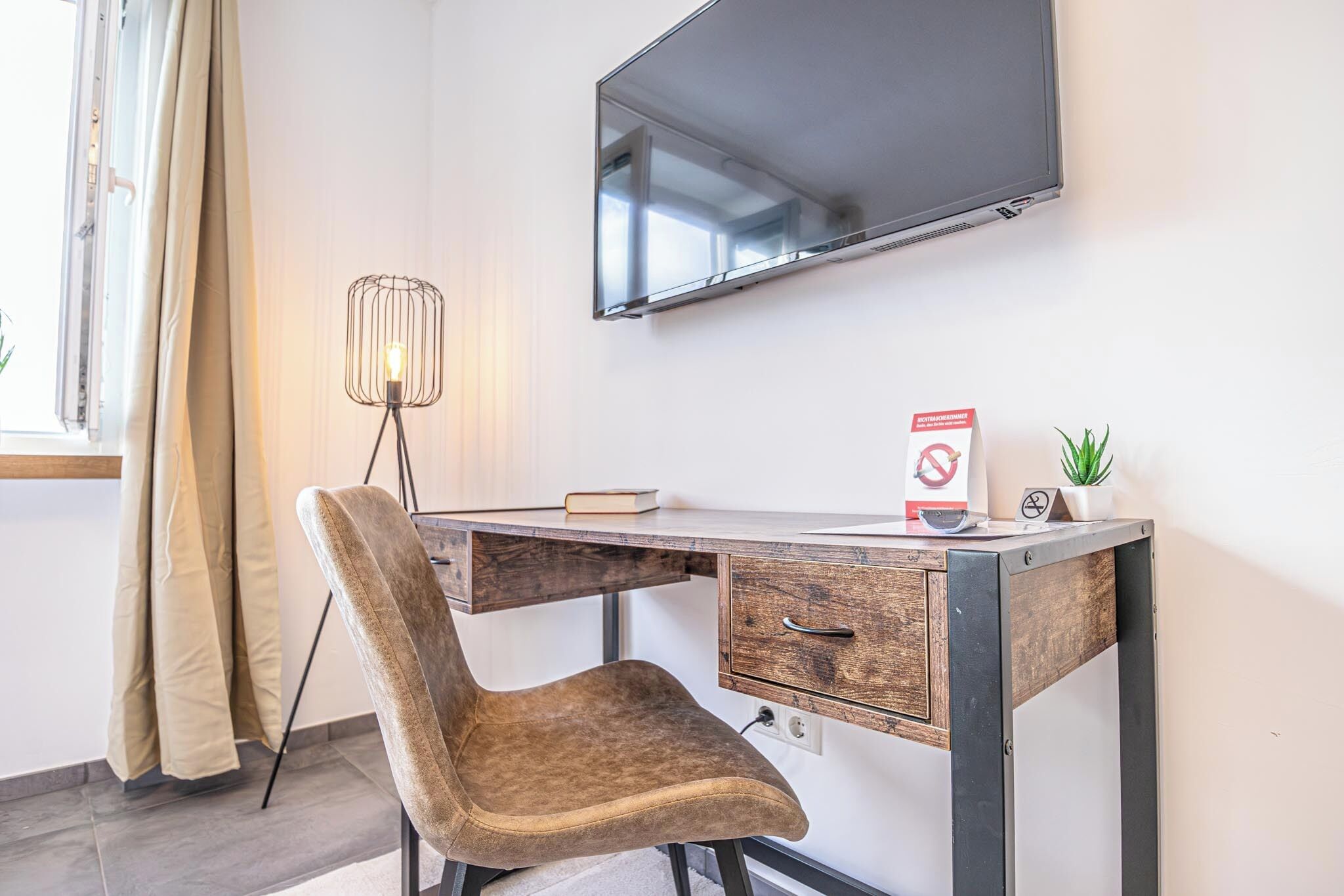 Habitación básica | Tabla de planchar con plancha y wifi gratis