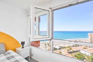 Iron/ironing board, WiFi, bed sheets - Apartment 'Atico Carabela By Immo Stoop' with Sea Views, Pool, Terrace & Wi-Fi (Torrox)