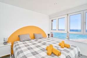 Iron/ironing board, WiFi, bed sheets - Apartment 'Atico Carabela By Immo Stoop' with Sea Views, Pool, Terrace & Wi-Fi (Torrox)