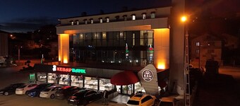 Ren Business Hotel