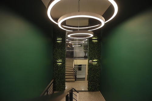 Ren Business Hotel