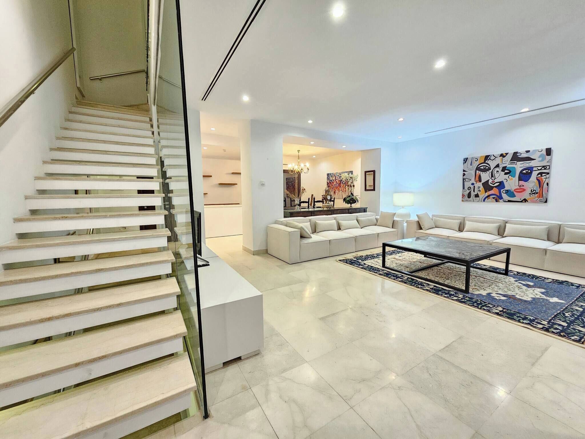 Villa, 5 Bedrooms | Living room | Books