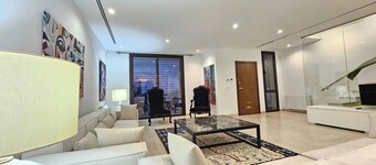 Refined Villa in the Heart of La Marsa With Garden