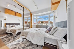 3 bedrooms, iron/ironing board, internet