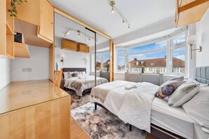 3 bedrooms, iron/ironing board, internet