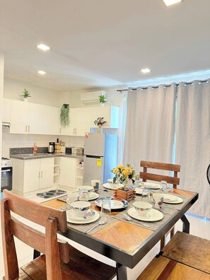 Fridge, microwave, oven, stovetop - Jodies Place Staycation Family House (Puerto Princesa City)