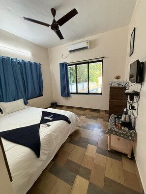 Deluxe Double Room | Free WiFi - Coastal Gateway (Alibaga)