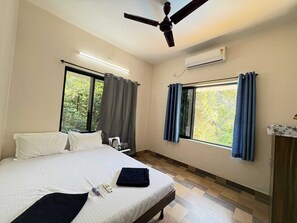 Deluxe Double Room | Free WiFi - Coastal Gateway (Alibaga)