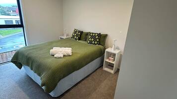 3 bedrooms, iron/ironing board, internet