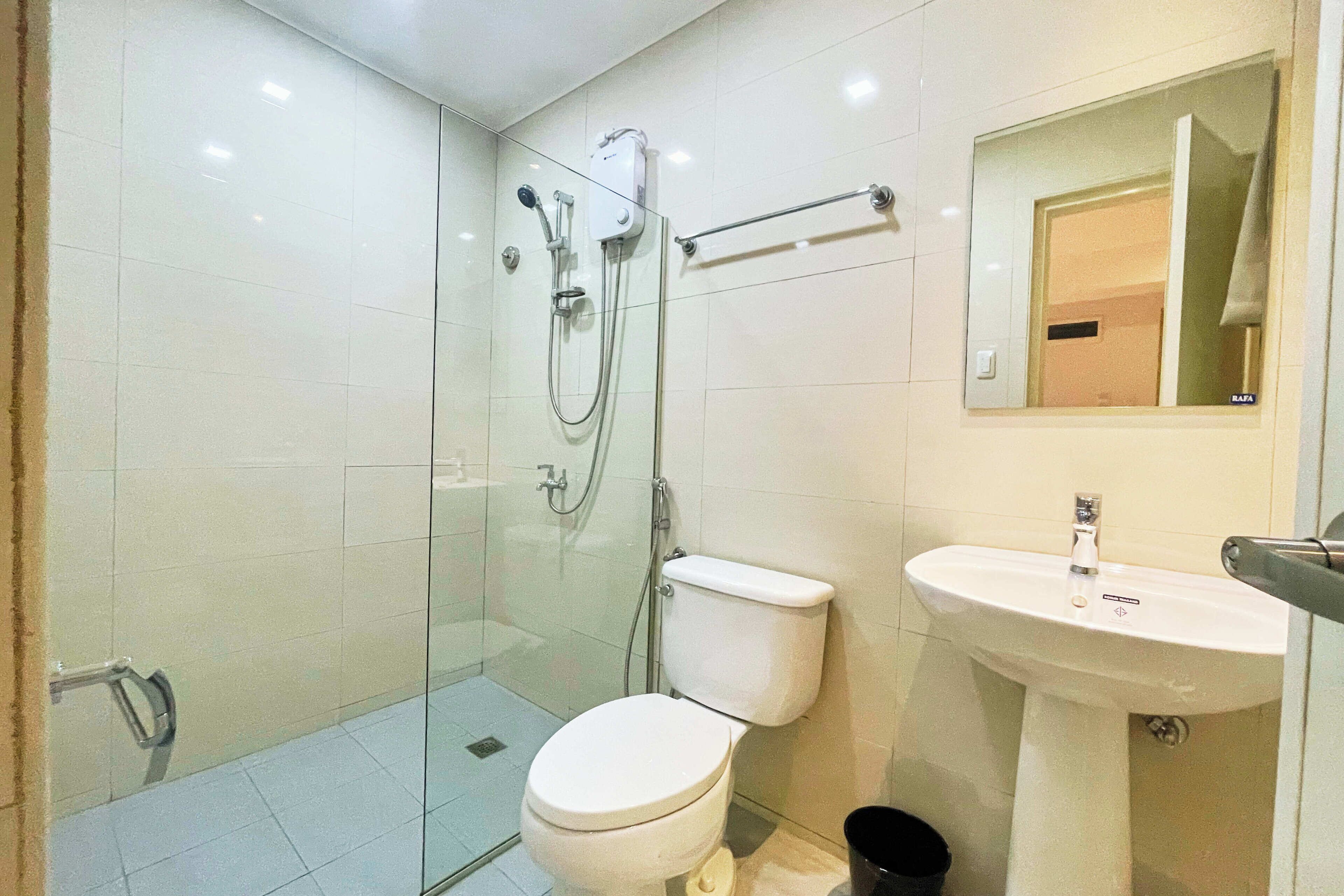 Phòng | Phòng tắm | Buồng tắm vòi sen, vòi sen phun mưa, khăn tắm, xà phòng 