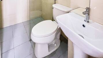 Bruser, brusehoved med spredningseffekt, håndklæder, Sæbe