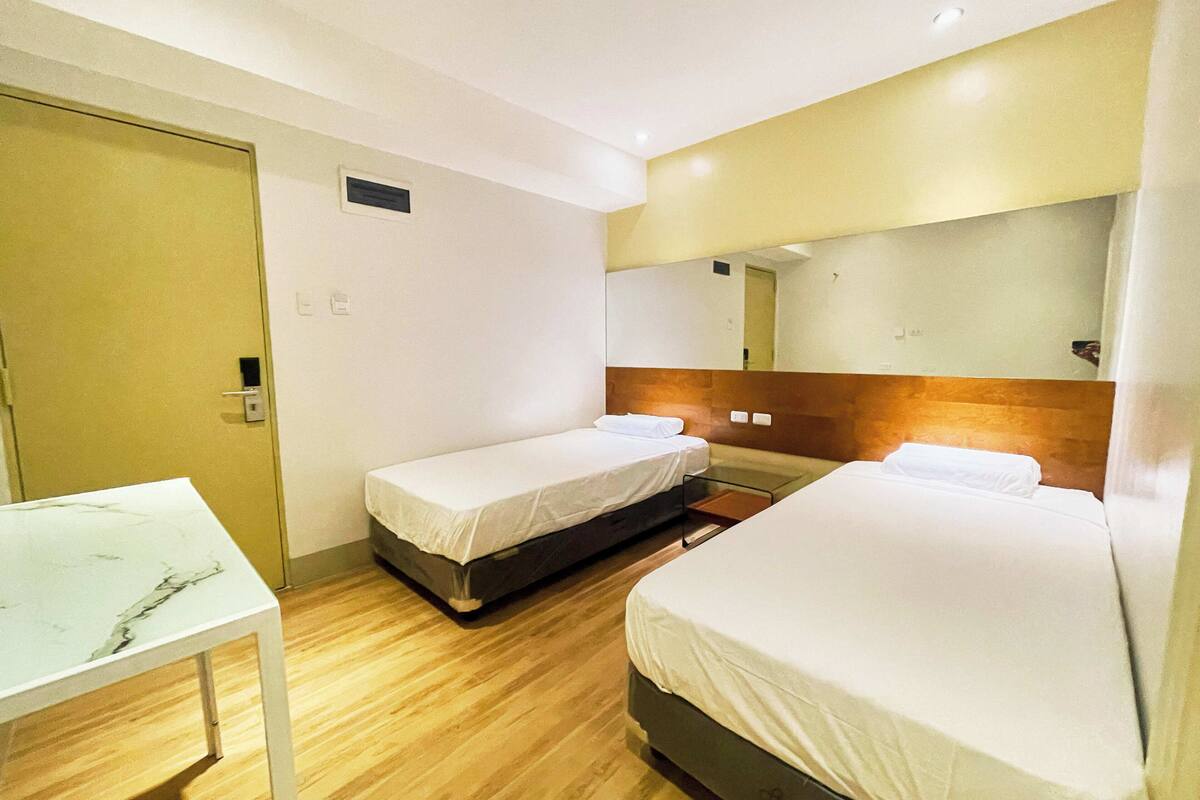 Twin Room | Desk, WiFi (free)