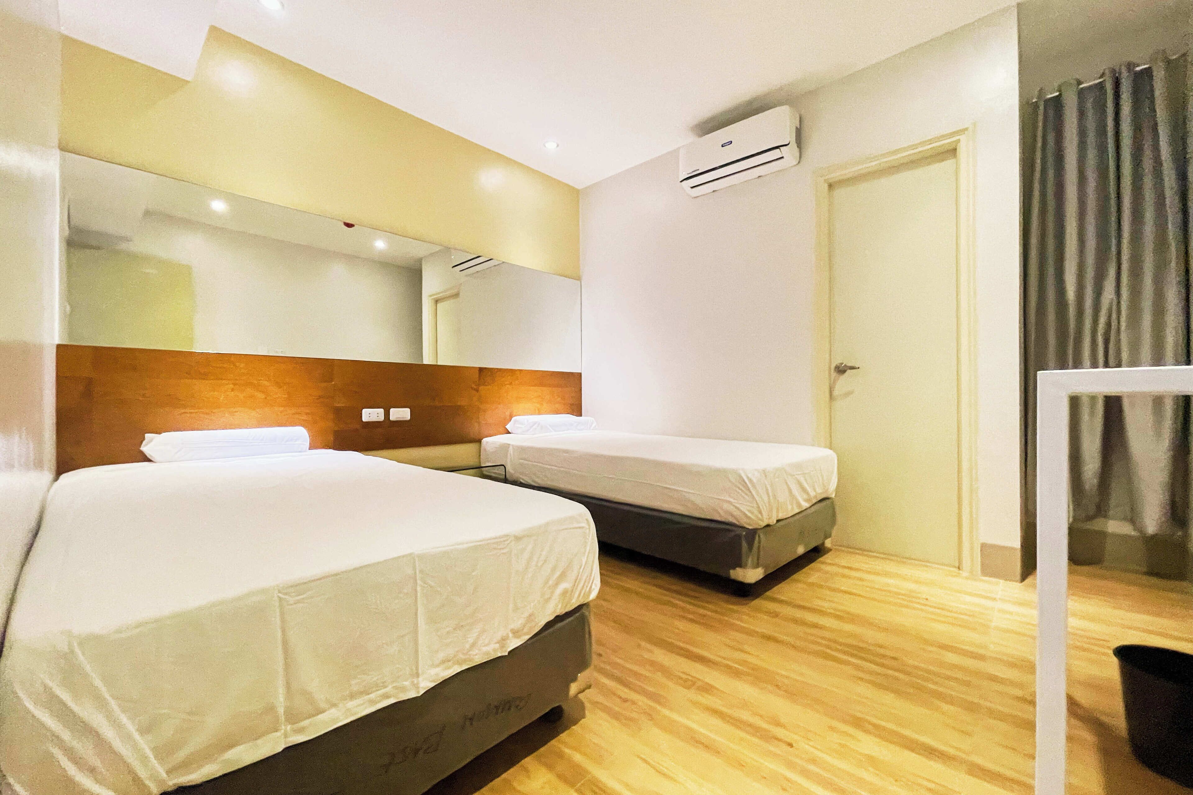 Twin Room | Desk, free WiFi