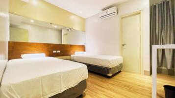 Twin Room | Desk, free WiFi