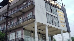 A multi-story building with a sign reading "HOTEL CASA DEL SOL" and mentions amenities like a restaurant, banquet, rooms, rooftop, and club. - Hotel Casa Del Sol (Raipur)