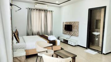 Premium kamer | Een bureau, een laptopwerkplek, gratis wifi