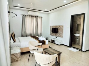 Premium kamer | Een bureau, een laptopwerkplek, gratis wifi