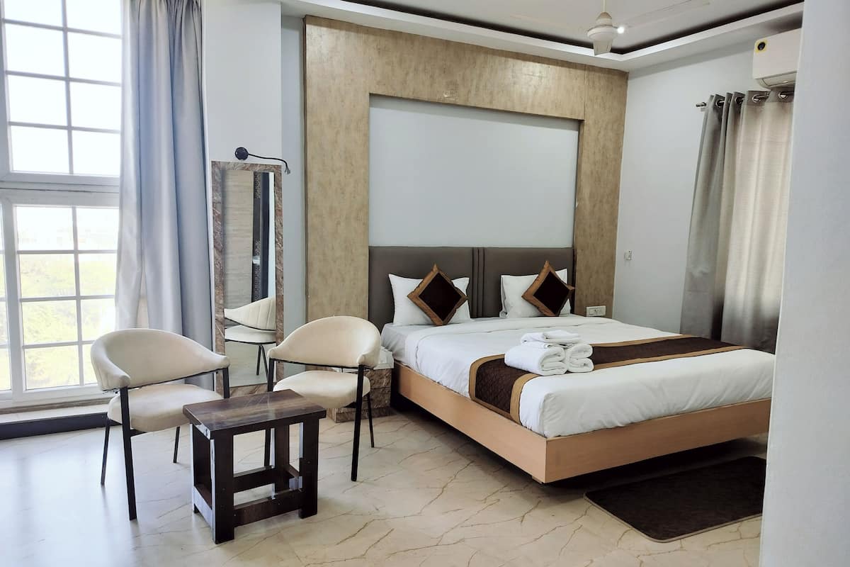 Premium kamer | Een bureau, een laptopwerkplek, gratis wifi