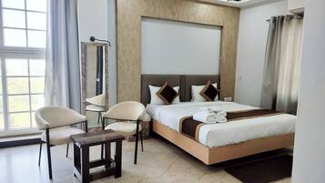 Premium kamer | Een bureau, een laptopwerkplek, gratis wifi