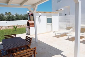 Outdoor dining - Charming apartment in Reitani (Reitani)