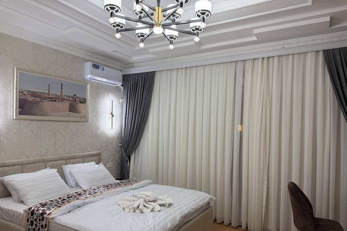 Laptop workspace, free WiFi