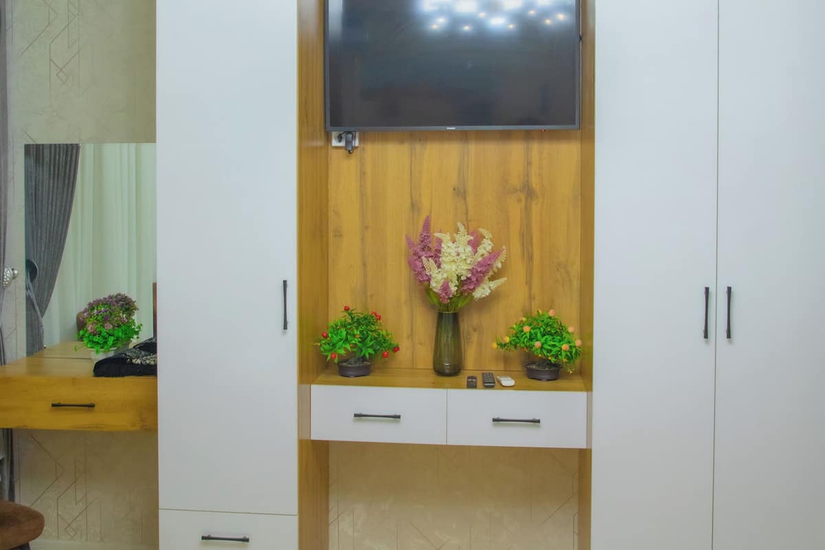 Laptop workspace, free WiFi