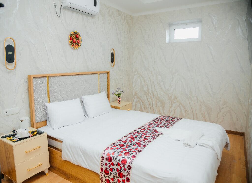 Laptop workspace, free WiFi