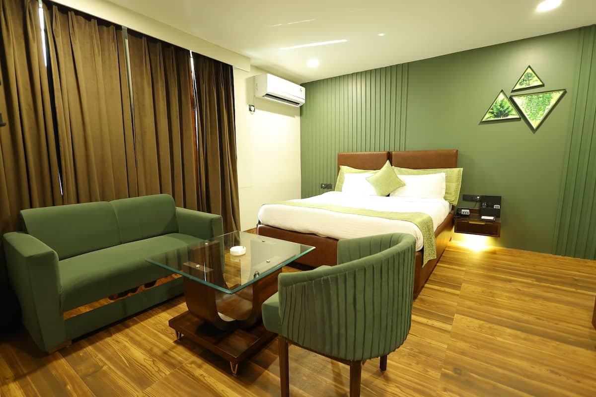Superior Double Room, 1 Double Bed, Private Bathroom | Desk, laptop workspace, soundproofing, free WiFi