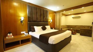 Klassieke suite, 1 tweepersoonsbed, privébadkamer | Een bureau, een laptopwerkplek, geluiddichte muren, gratis wifi