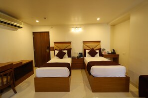 Superior Double Room, 1 Double Bed, Private Bathroom | Desk, laptop workspace, soundproofing, free WiFi - Hotel Metro Agra (Agra)