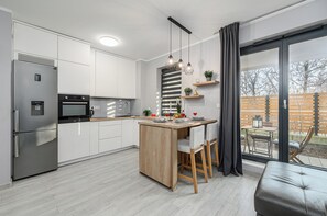 Apartament clàssic, pati, vistes al pati | Cortines opaques, planxa i posts de planxar, bressols i wifi gratuïta 