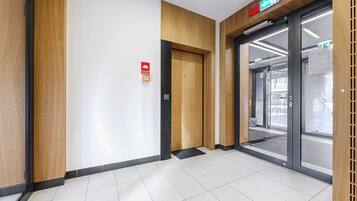 Classic-Apartment, Terrasse, Blick auf den Innenhof | Verdunkelungsvorhänge, Bügeleisen/Bügelbrett, Babybetten