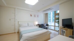1 dormitorio, tabla de planchar con plancha, Internet