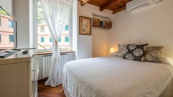 2 sovrum, strykjärn/strykbräda, resesäng och internet