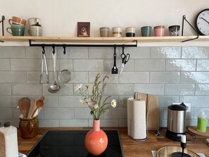 Fridge, oven, stovetop, dishwasher - Holiday Apartment 'Köpfle' with Mountain View, Shared Garden, and Wi-Fi (Glottertal)