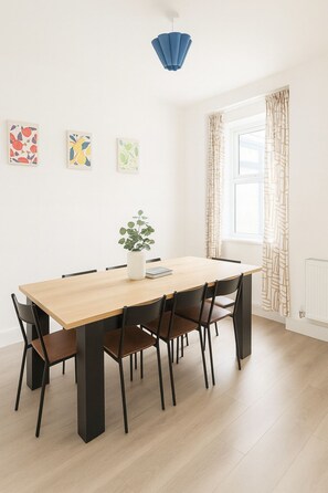 Dining - Family Friendly 4 Bedroom House (Nelson)