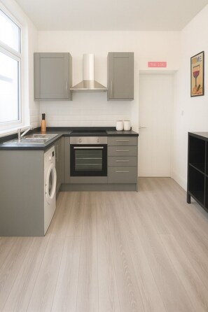 Microwave, oven - Family Friendly 4 Bedroom House (Nelson)