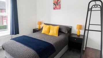 4 bedrooms, iron/ironing board, WiFi, bed sheets