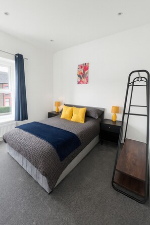 4 bedrooms, iron/ironing board, WiFi, bed sheets - Family Friendly 4 Bedroom House (Nelson)