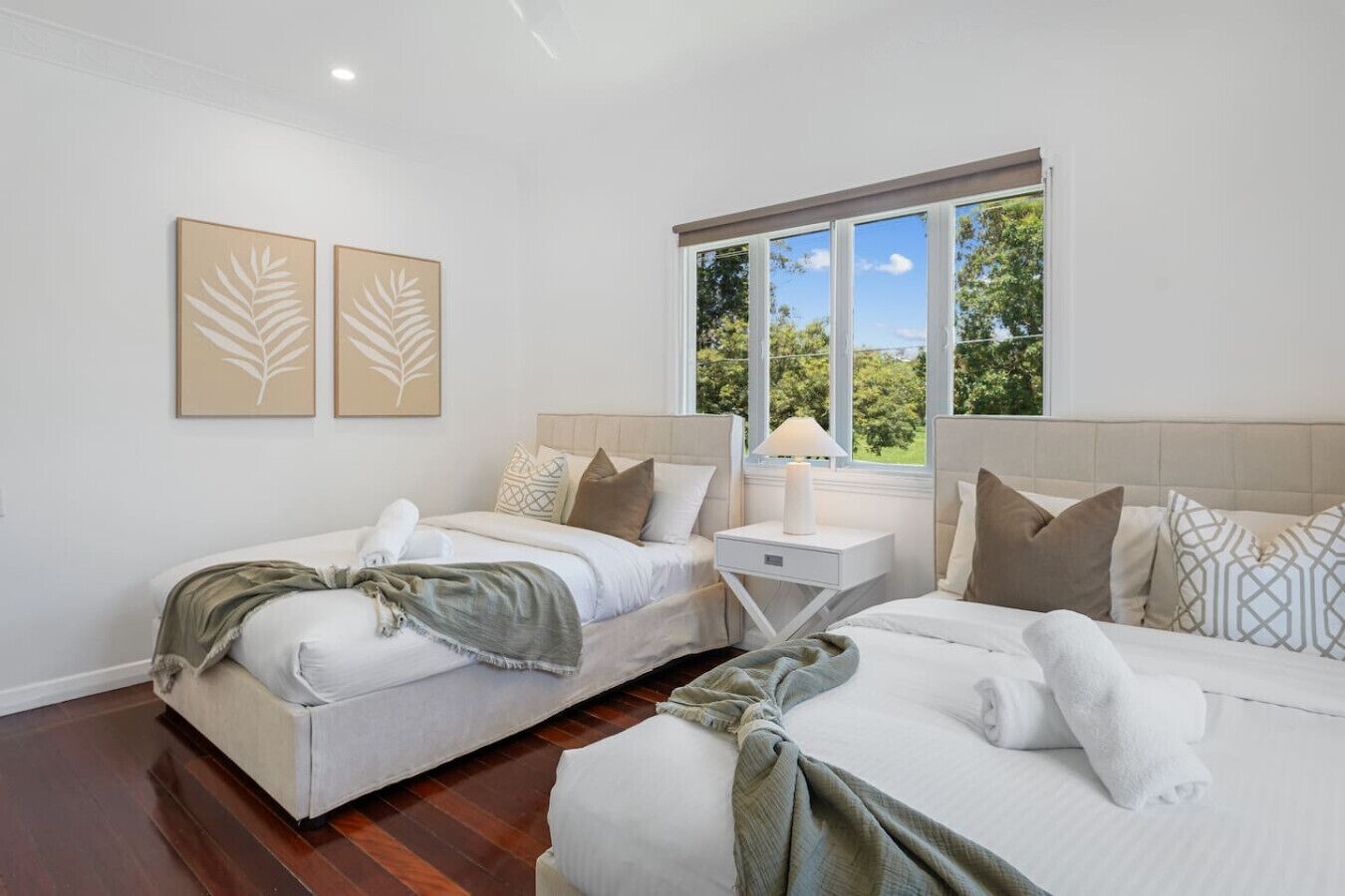 3 habitaciones, tabla de planchar con plancha, wifi y ropa de cama 