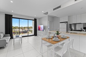 Interior - 2BR Modern Apartment w/ Balcony | Great Location (MacGregor)